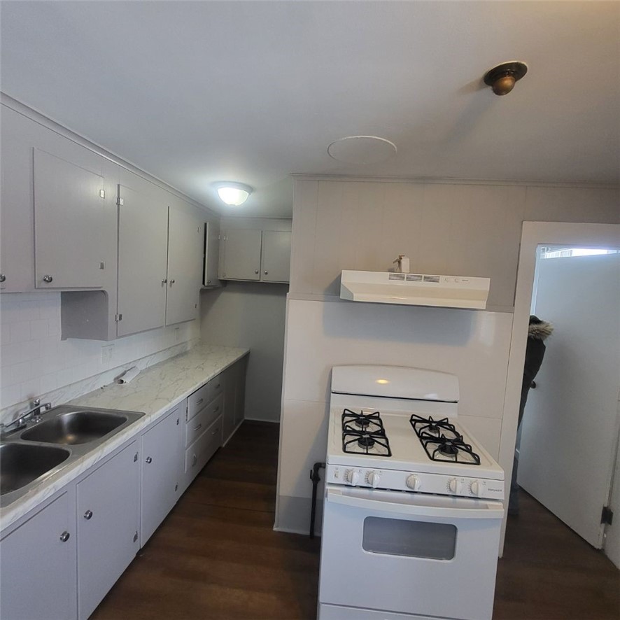 62 Kilvert Street, Unit 4 Warwick, RI 02886 - Photo 5 of 9