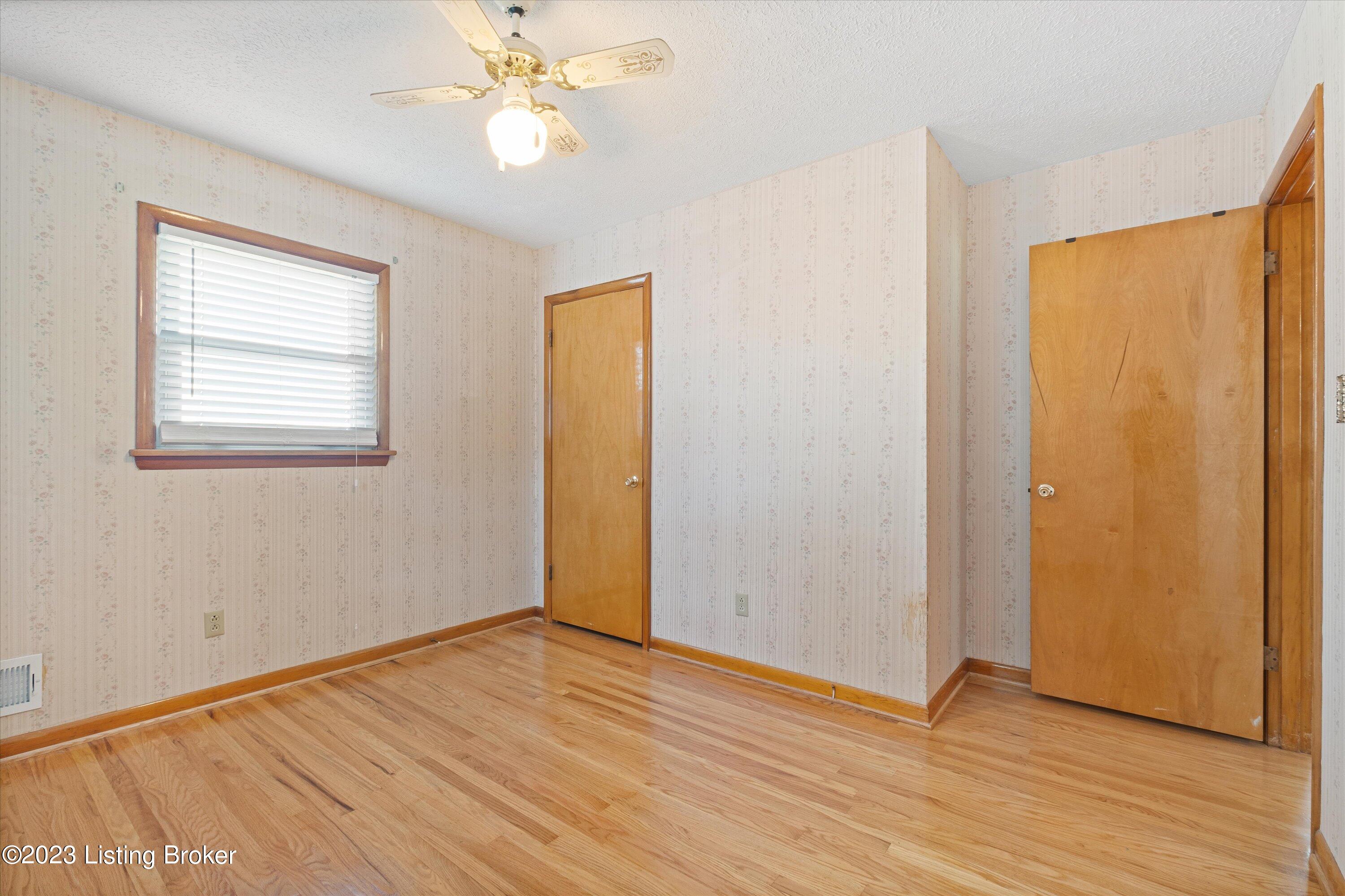 6913 Ledgerock Road Louisville, KY 40219 - Photo 15 of 40 15-6913Ledgerock-LouisvilleRealEstateMed
