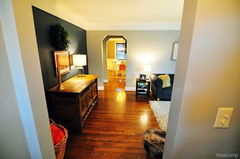 2832 Pembroke Road Birmingham, MI 48009 - Photo 3 of 21