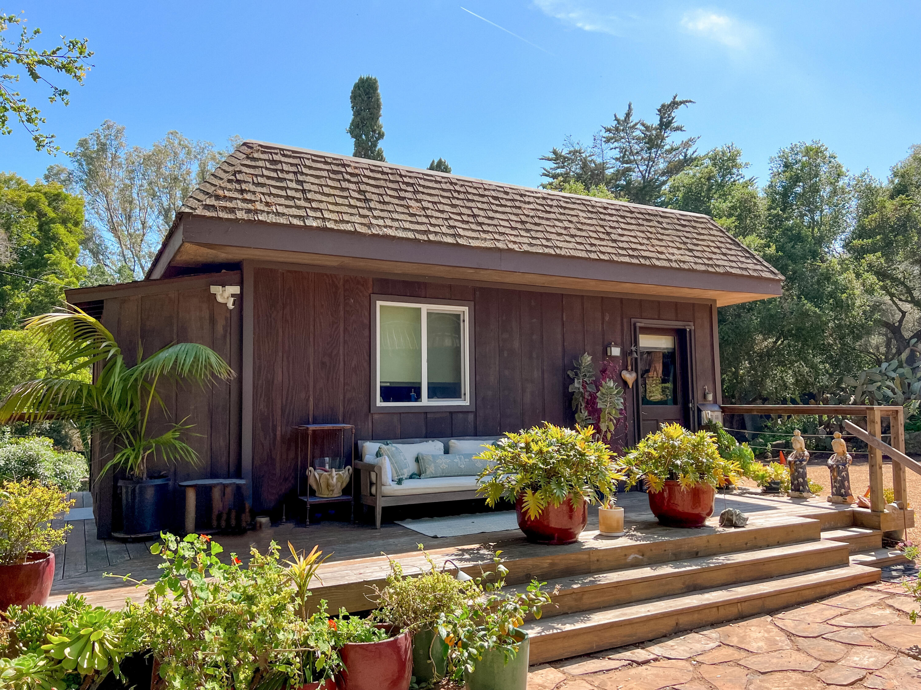 756 Hot Springs Road Montecito, CA 93108 - Photo 28 of 32 a front view of a house