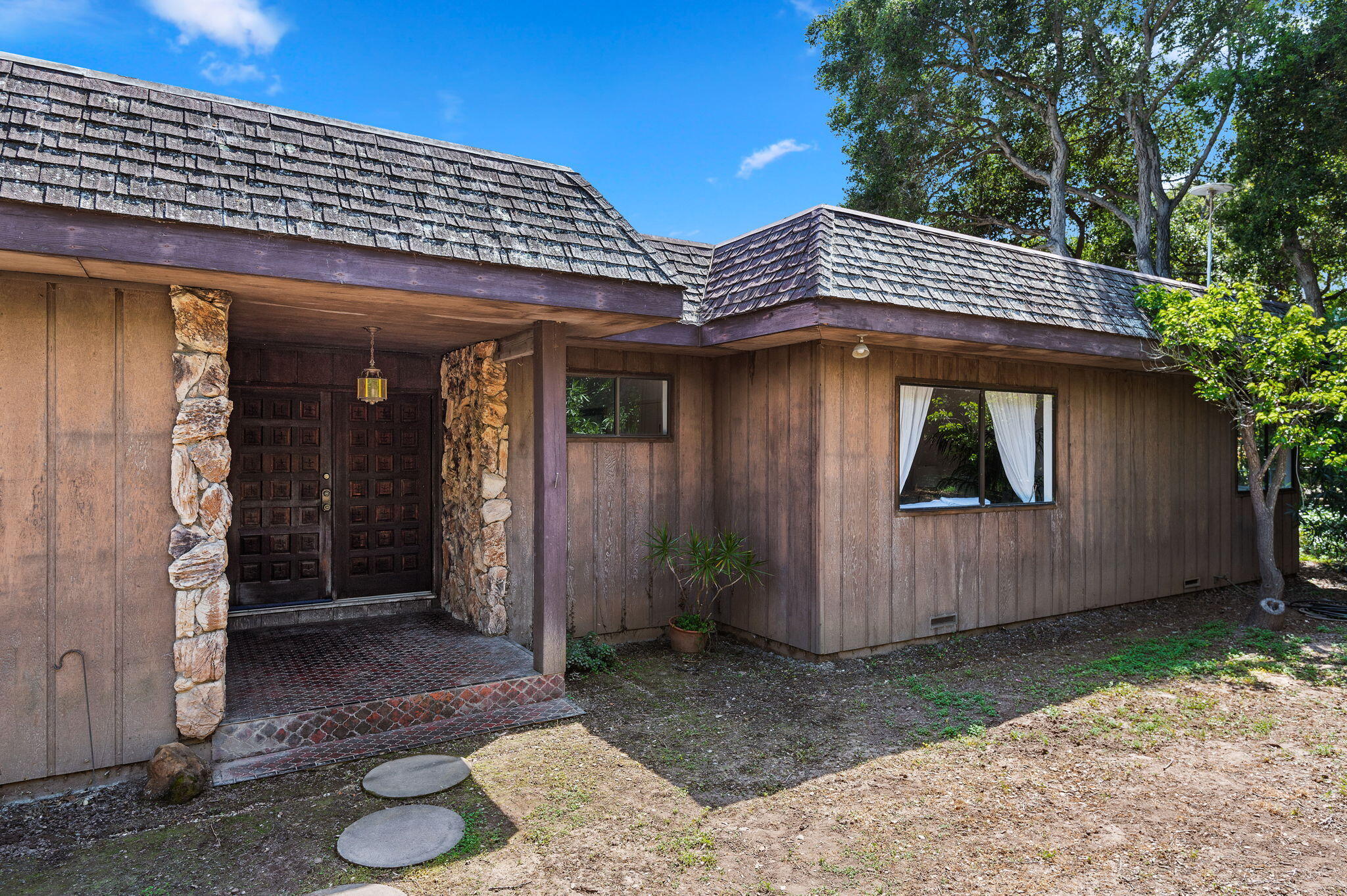 756 Hot Springs Road Montecito, CA 93108 - Photo 31 of 32 a front view of a house