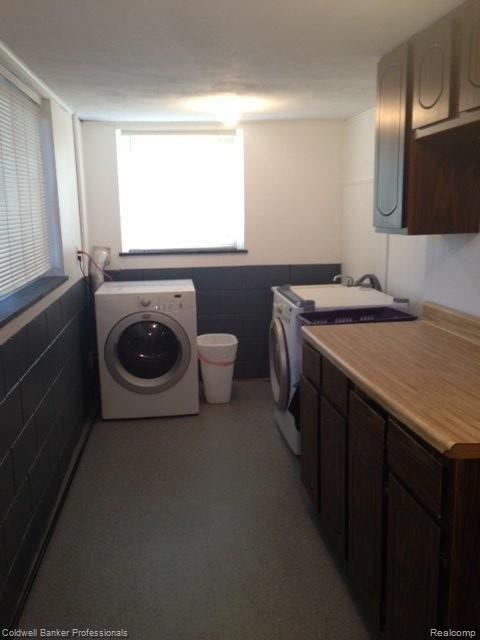 2384 East Cook Road Grand Blanc, MI 48439 - Photo 18 of 26 Laundry Room