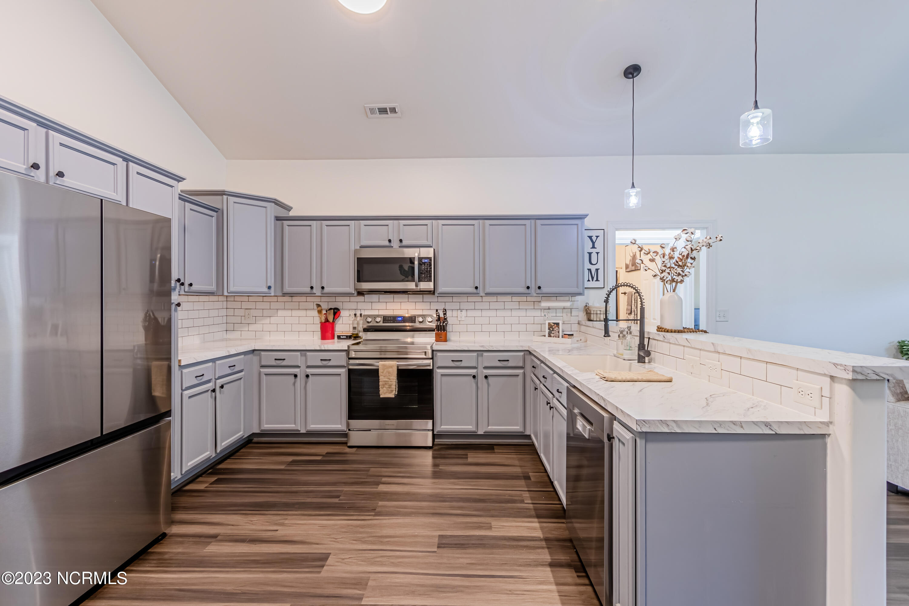 146 Hawks Point Road Jacksonville, NC 28540 - Photo 12 of 43 DF (11 of 42)