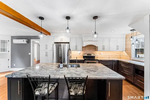 $684,000 | 74 Middle Quarter Road, Woodbury, CT 06798