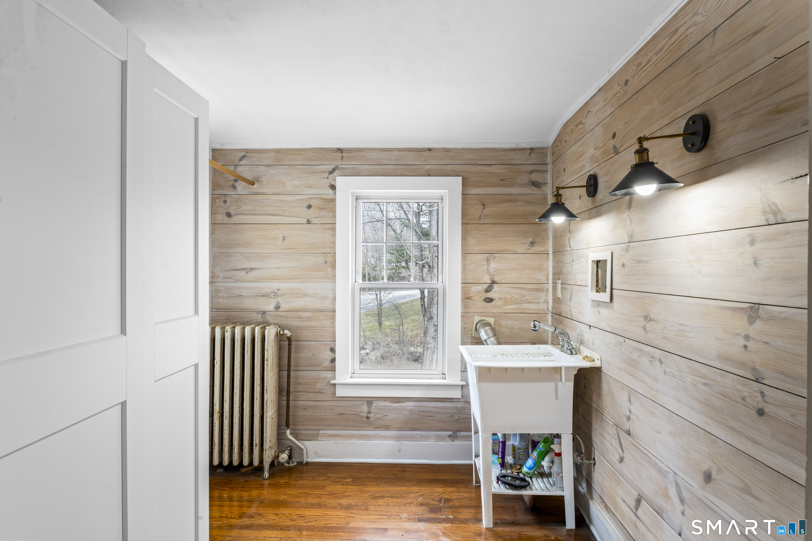 74 Middle Quarter Road Woodbury, CT 06798 - Photo 34 of 40 a view of a livingroom with wooden floor and a window
