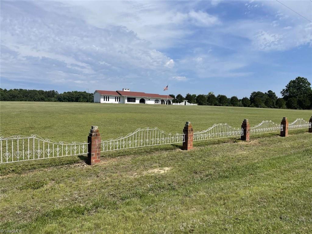 7253 Lake Juno Road Liberty, NC 27298 - Photo 4 of 36