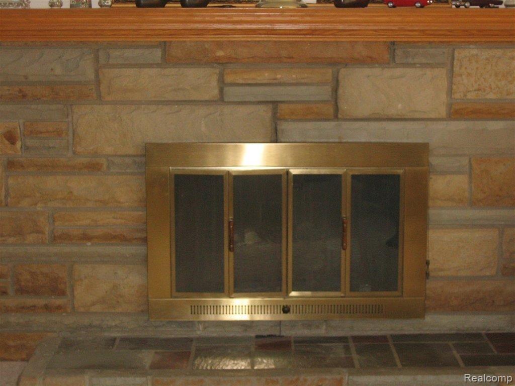 27850 Peppermill Road Farmington, MI 48331 - Photo 2 of 4 slate firplace