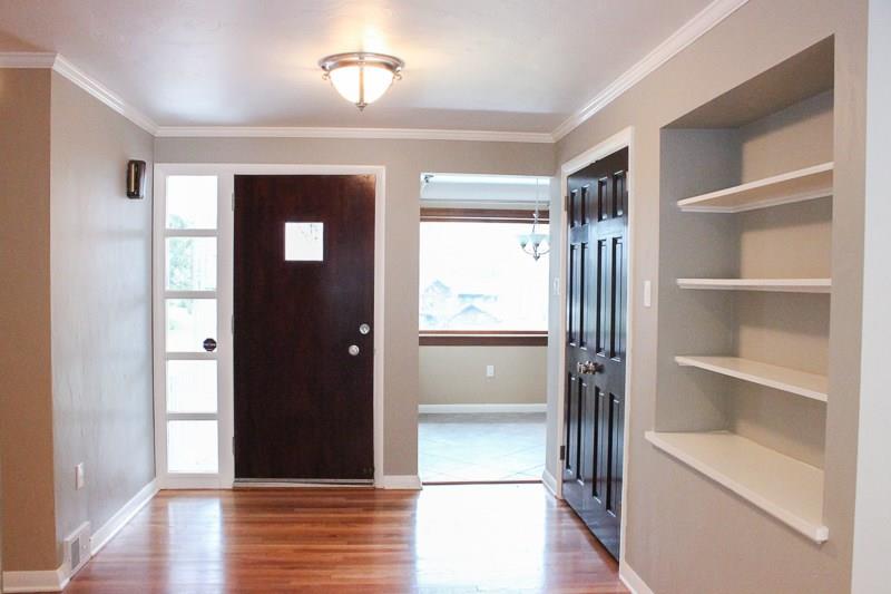 173 West Ingomar Road Pittsburgh, PA 15237 - Photo 2 of 20 Welcome....view looking at entry with coat closet and built in.