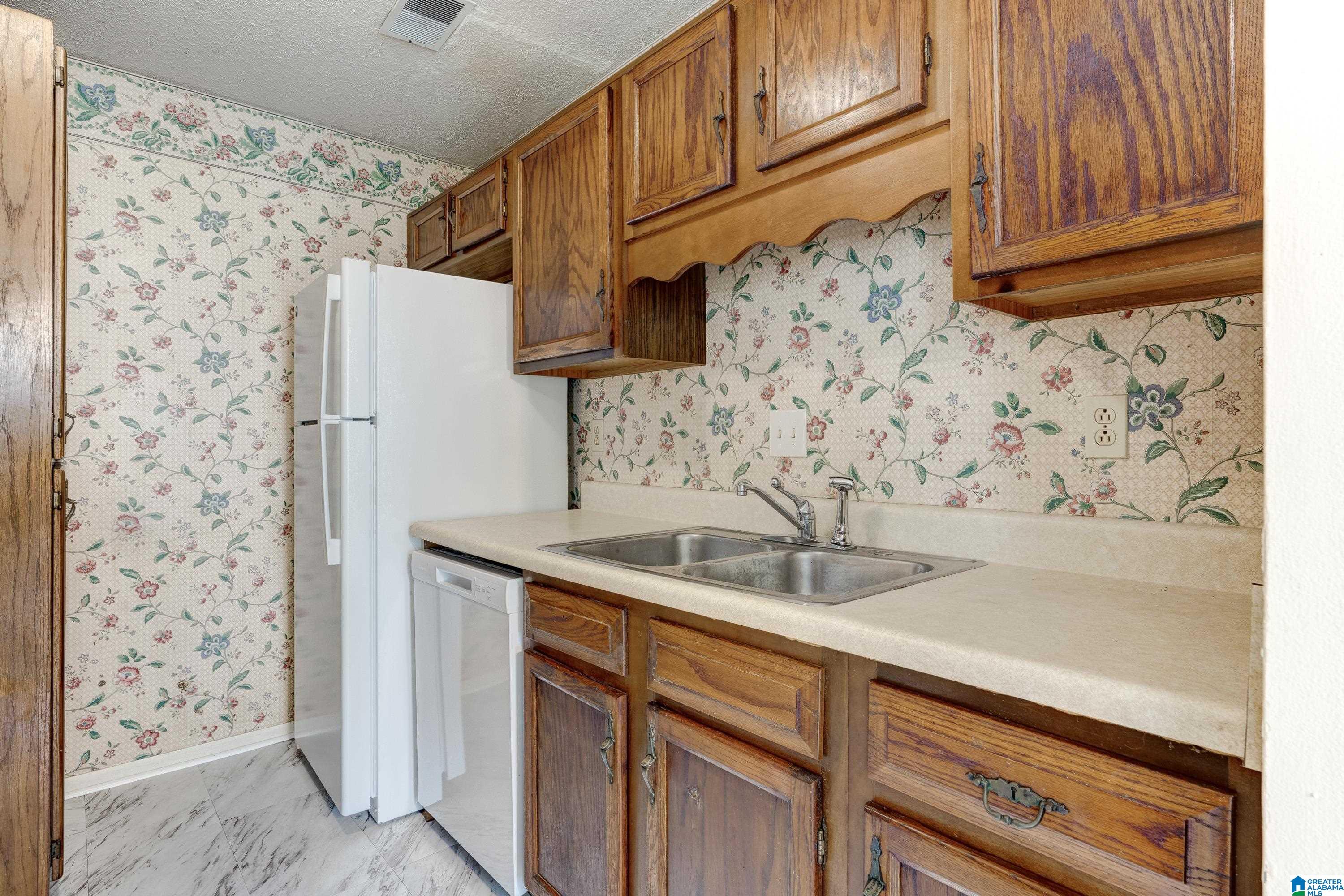 6115 Crest Green Road Birmingham, AL 35212 - Photo 11 of 25