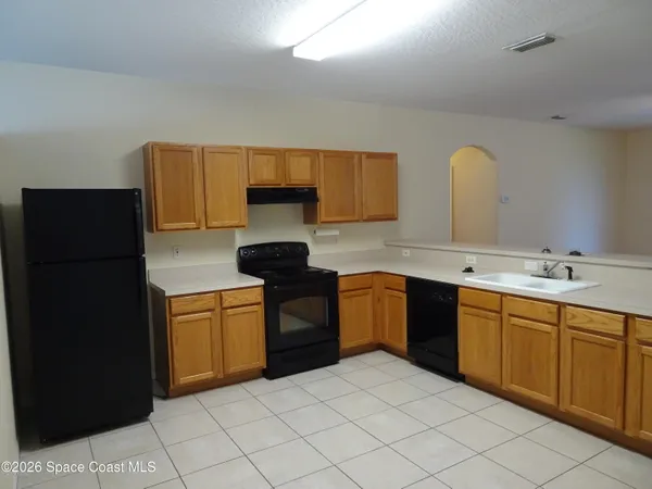 $2,500 | 3930 Caparosa Circle, Melbourne, FL 32940