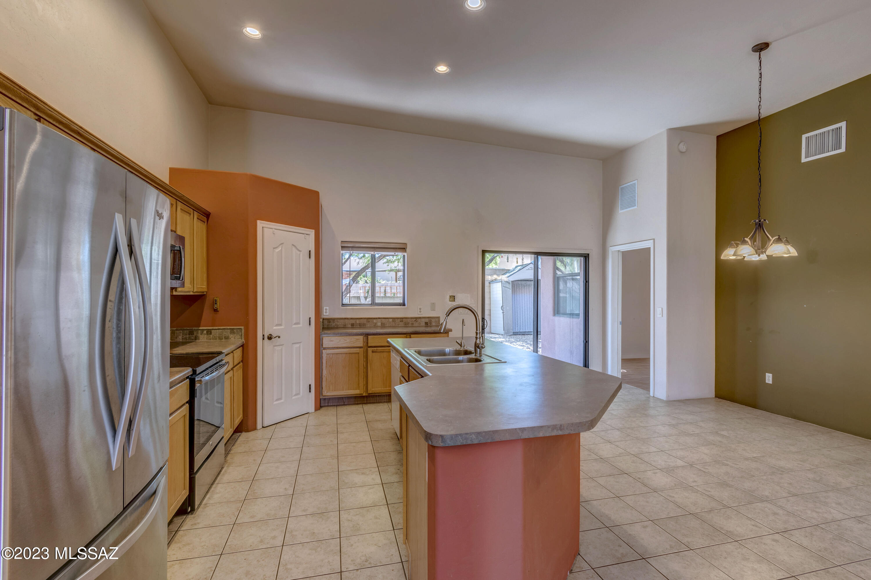 223 South Fresno Spring Way Tucson, AZ 85748 - Photo 10 of 27