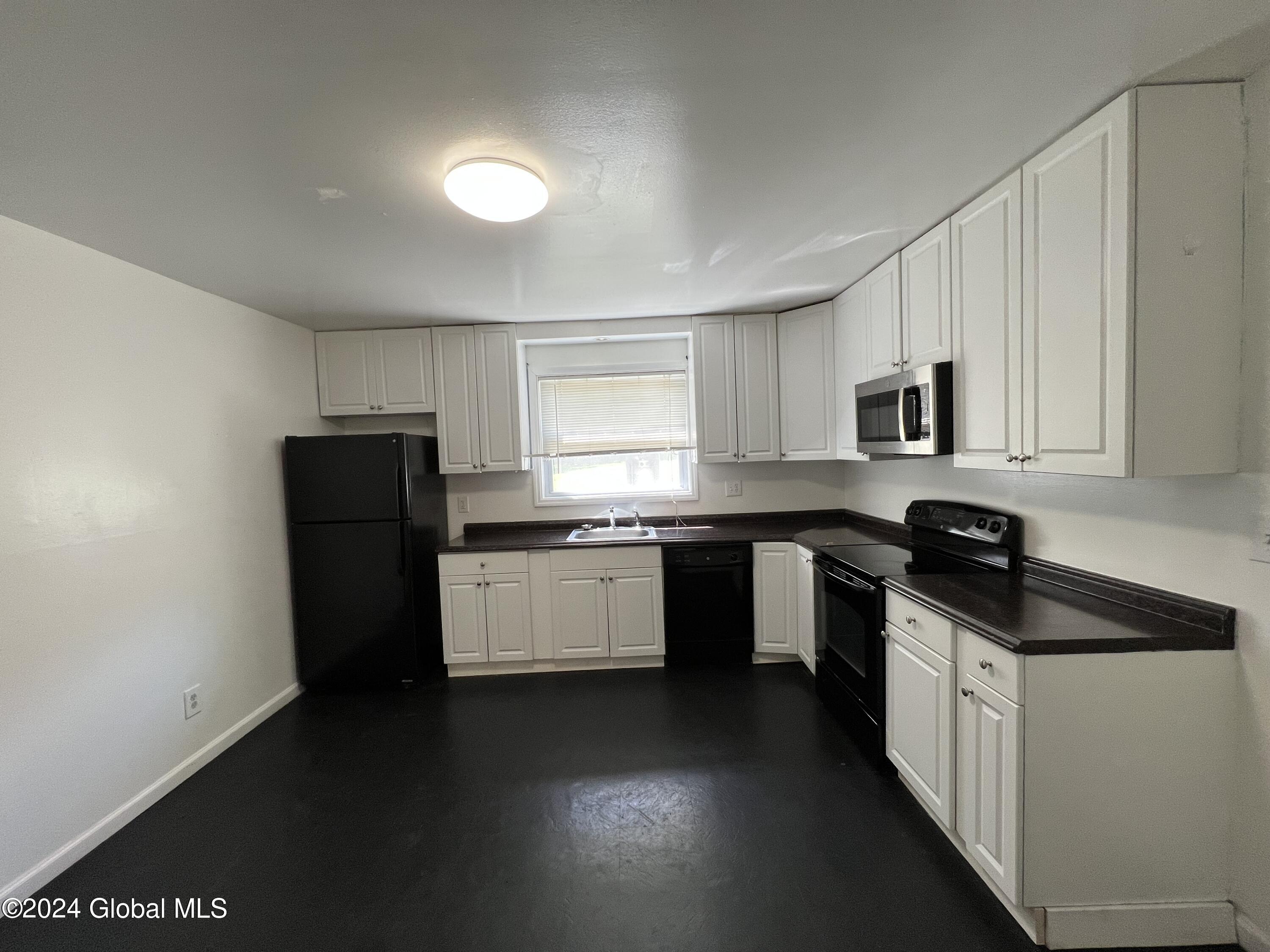 17 Ashdown Road, Unit 17A Clifton Park, NY 12019 - Photo 3 of 15 kitchen