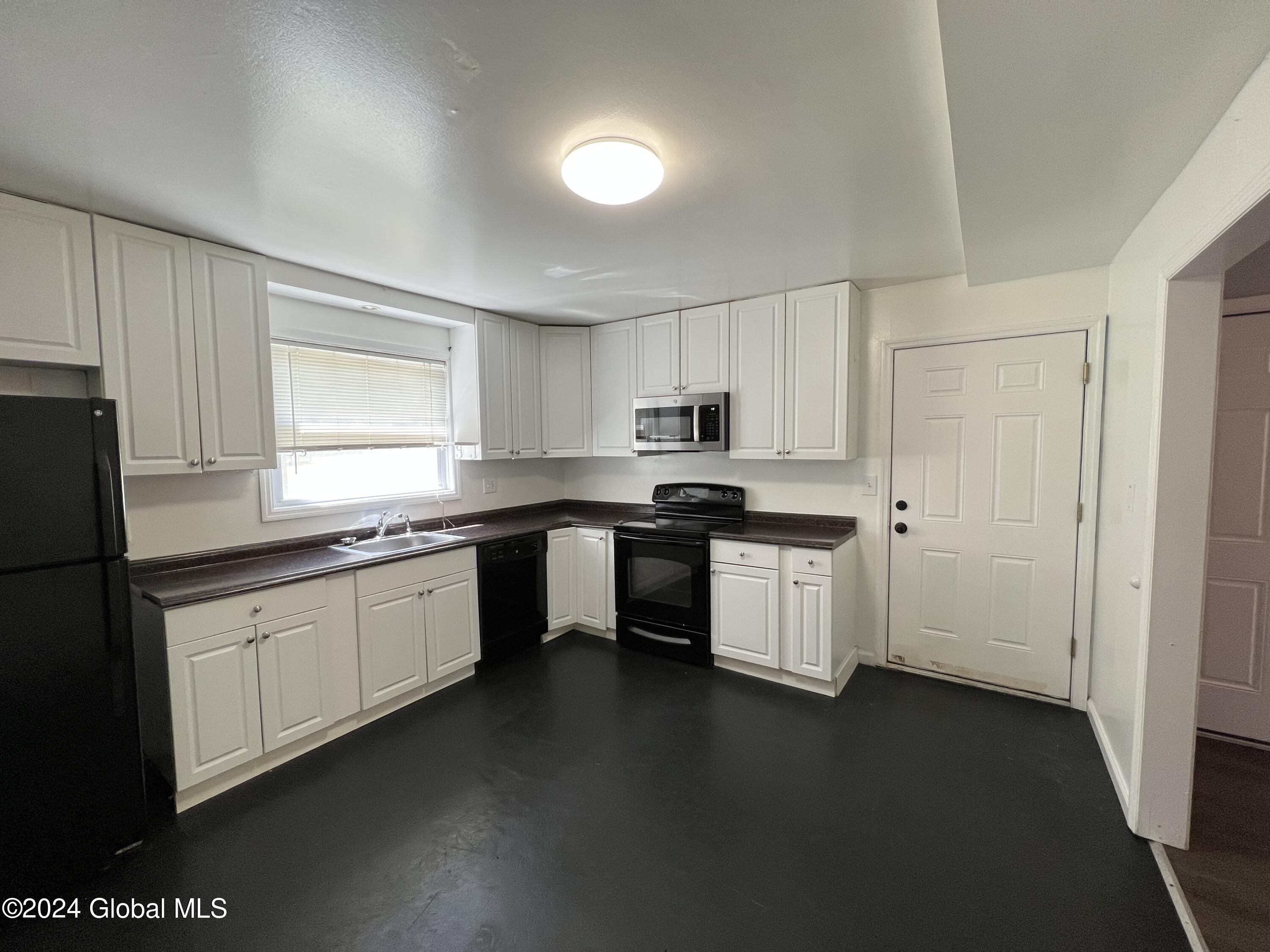 17 Ashdown Road, Unit 17A Clifton Park, NY 12019 - Photo 4 of 15 kitchen