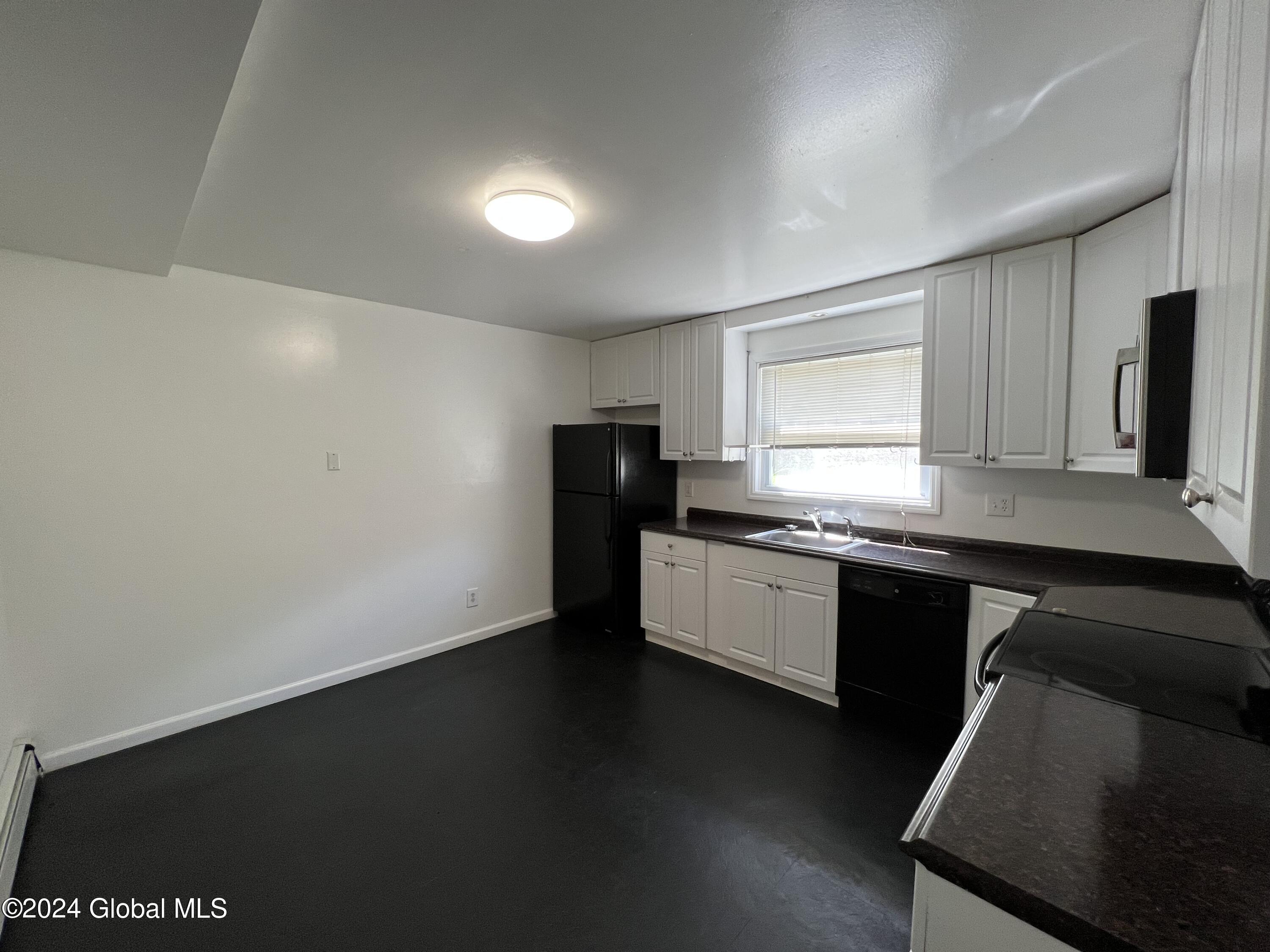 17 Ashdown Road, Unit 17A Clifton Park, NY 12019 - Photo 5 of 15 kitchen