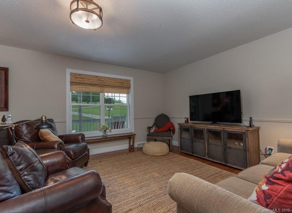 142 Landrum Road Tryon, NC 28782 - Photo 4 of 34