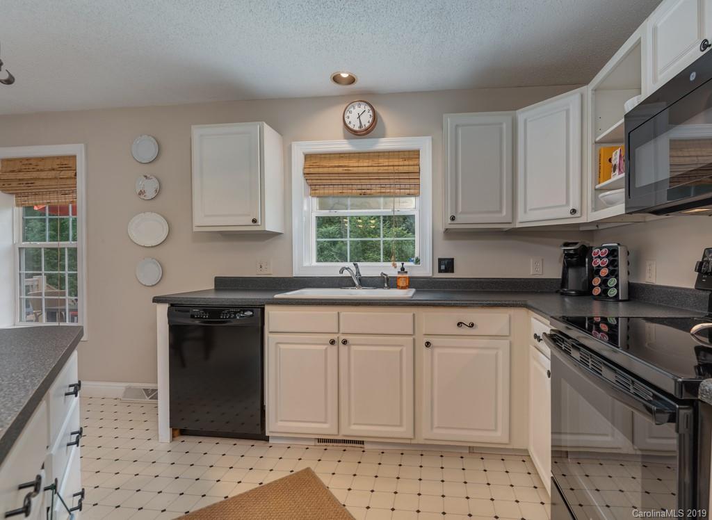 142 Landrum Road Tryon, NC 28782 - Photo 9 of 34