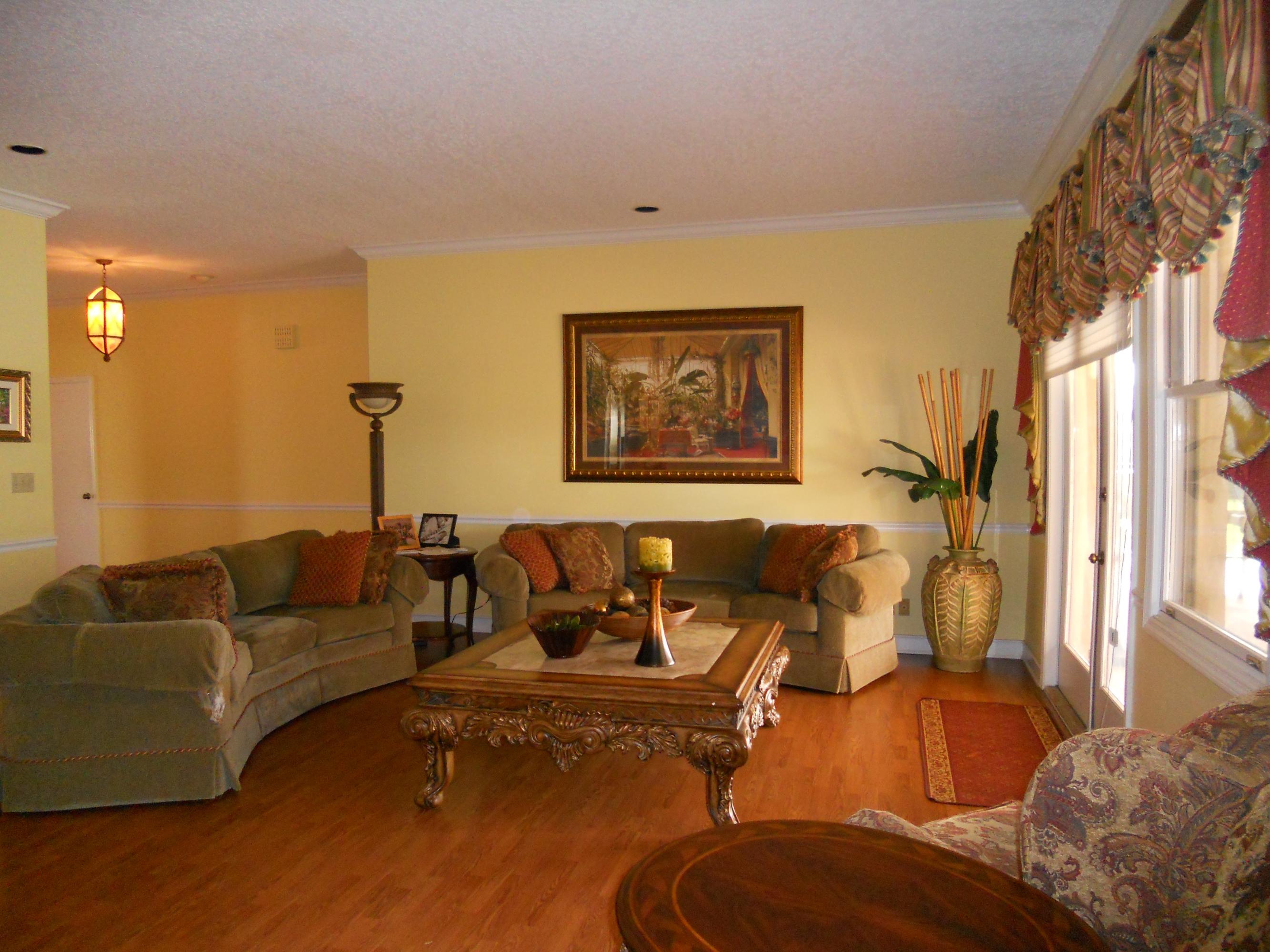 269 Northwest 64th Street Boca Raton, FL 33487 - Photo 12 of 30 Living Room