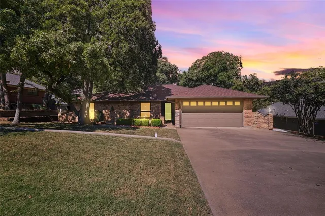 $335,000 | 105 Northeast Alsbury Boulevard, Burleson, TX 76028