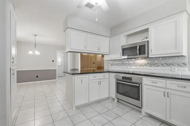 $335,000 | 105 Northeast Alsbury Boulevard, Burleson, TX 76028