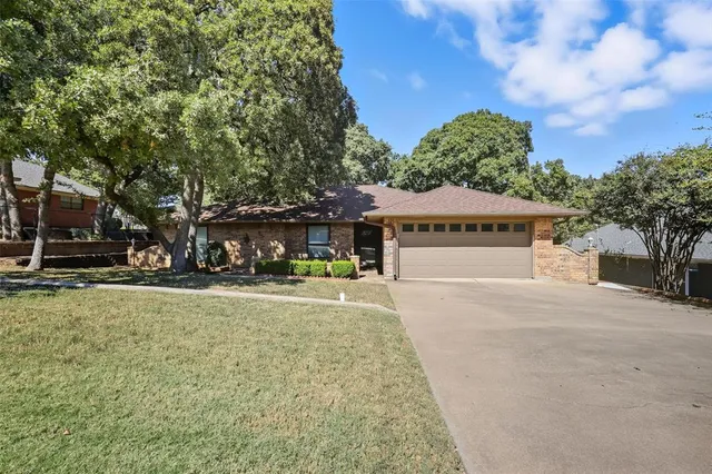 $335,000 | 105 Northeast Alsbury Boulevard, Burleson, TX 76028