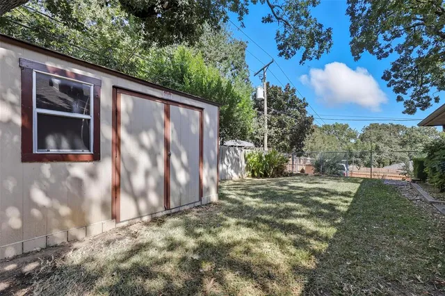 $335,000 | 105 Northeast Alsbury Boulevard, Burleson, TX 76028