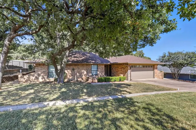 $335,000 | 105 Northeast Alsbury Boulevard, Burleson, TX 76028