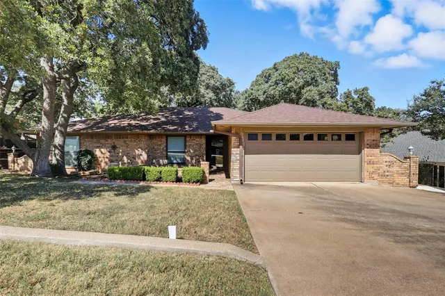 $335,000 | 105 Northeast Alsbury Boulevard, Burleson, TX 76028