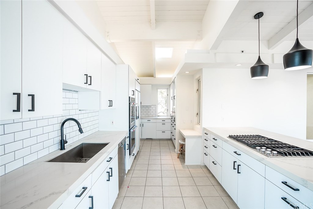 507 Emerald Bay Laguna Beach, CA 92651 - Photo 3 of 11