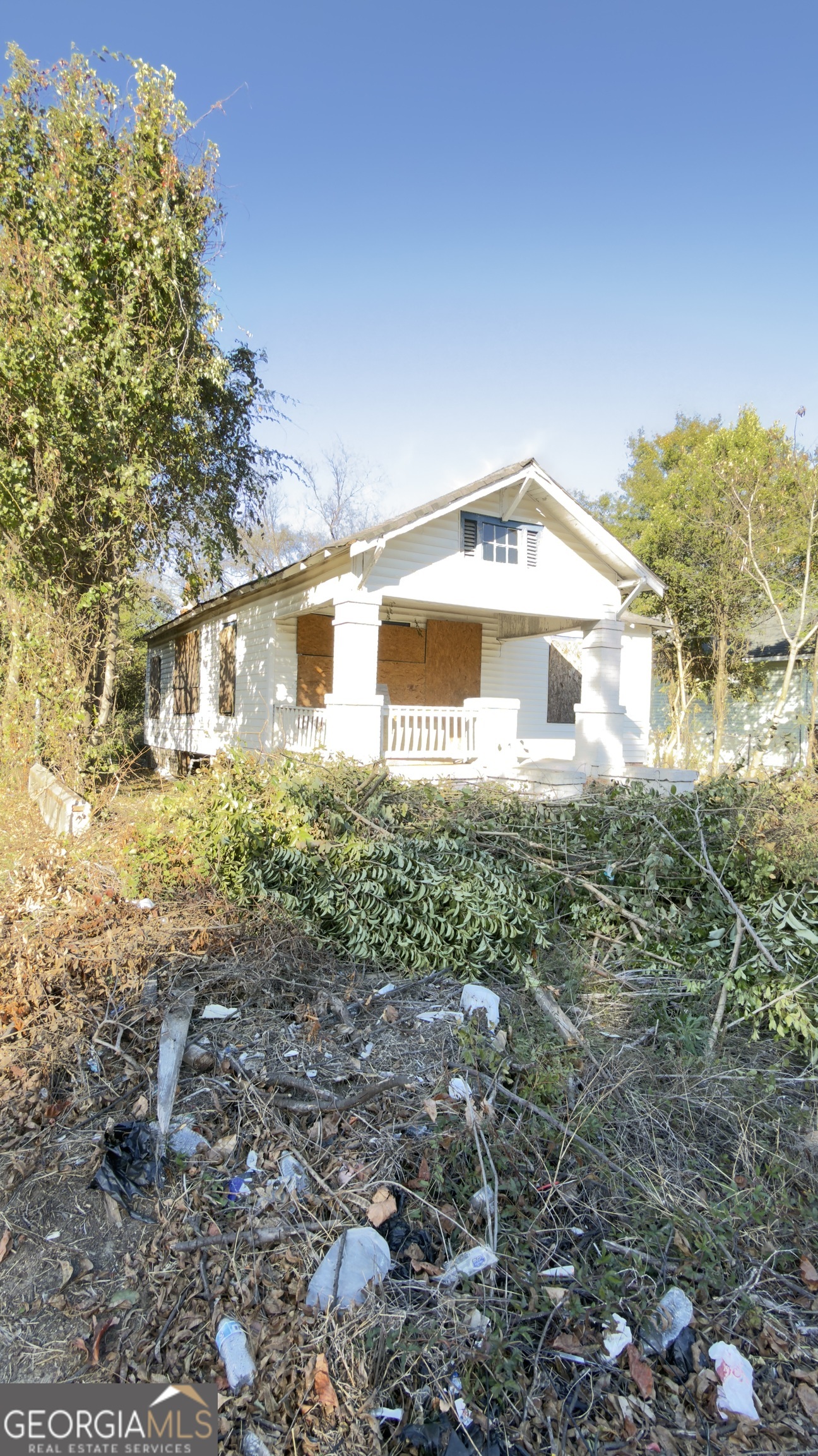 537 Colquitt Street Macon, GA 31206 - Photo 2 of 4 a front view of a house with a yard