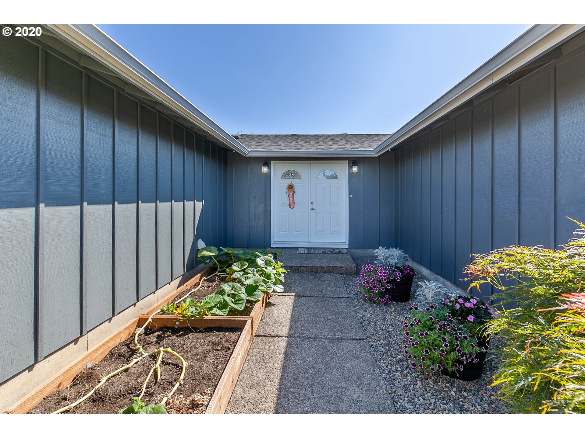 711 52nd Street Springfield, OR 97478 - Photo 2 of 32