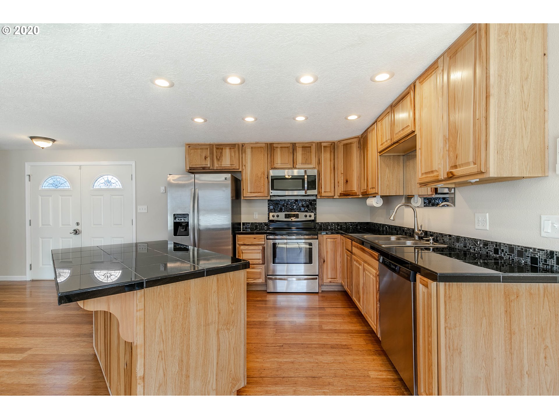 711 52nd Street Springfield, OR 97478 - Photo 8 of 32