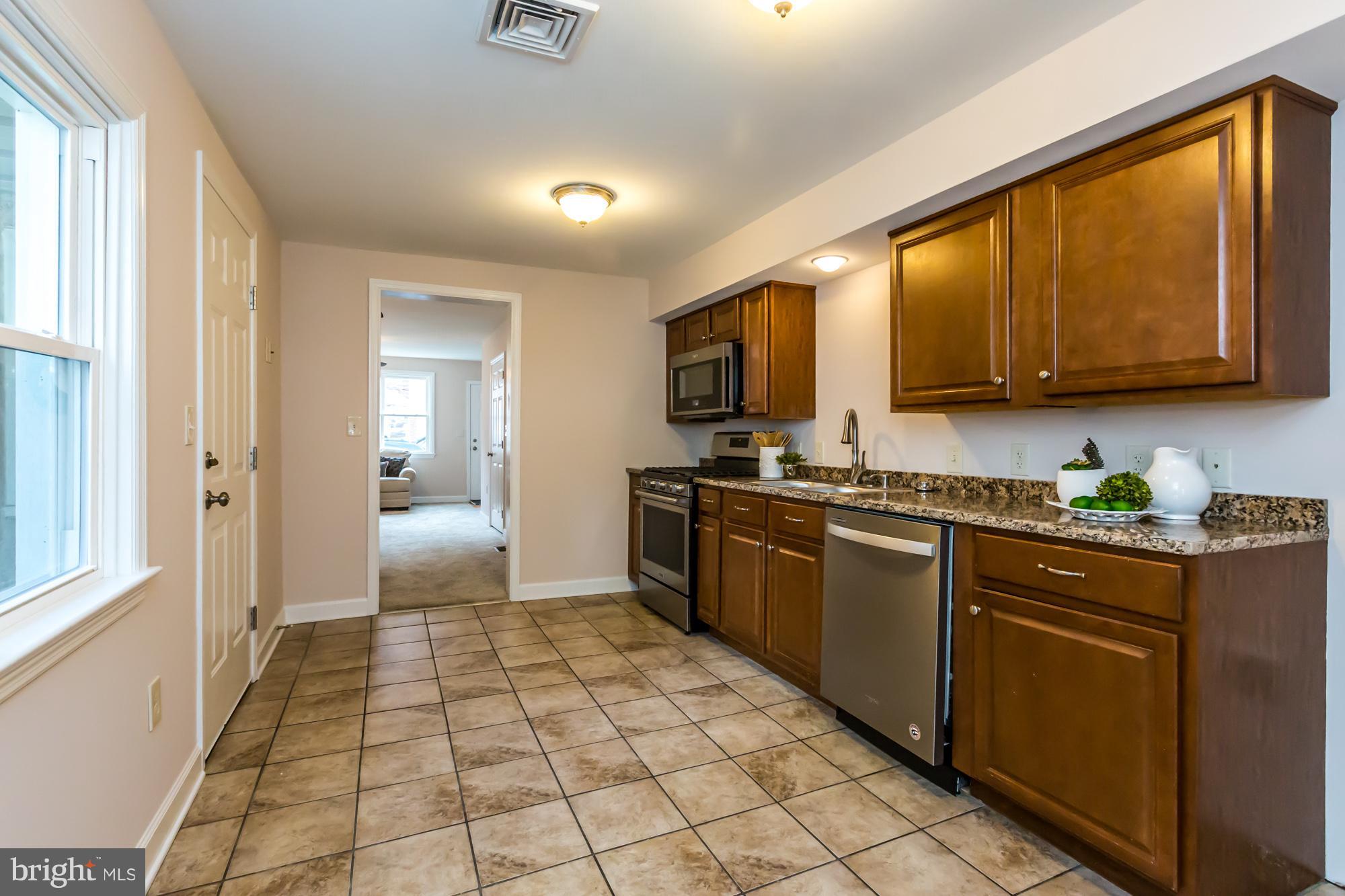 515 Poplar Street Lancaster, PA 17603 - Photo 11 of 36