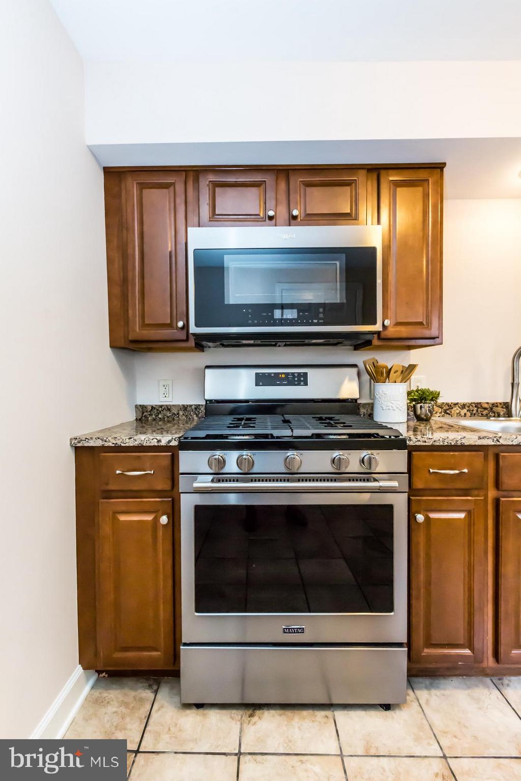 515 Poplar Street Lancaster, PA 17603 - Photo 12 of 36