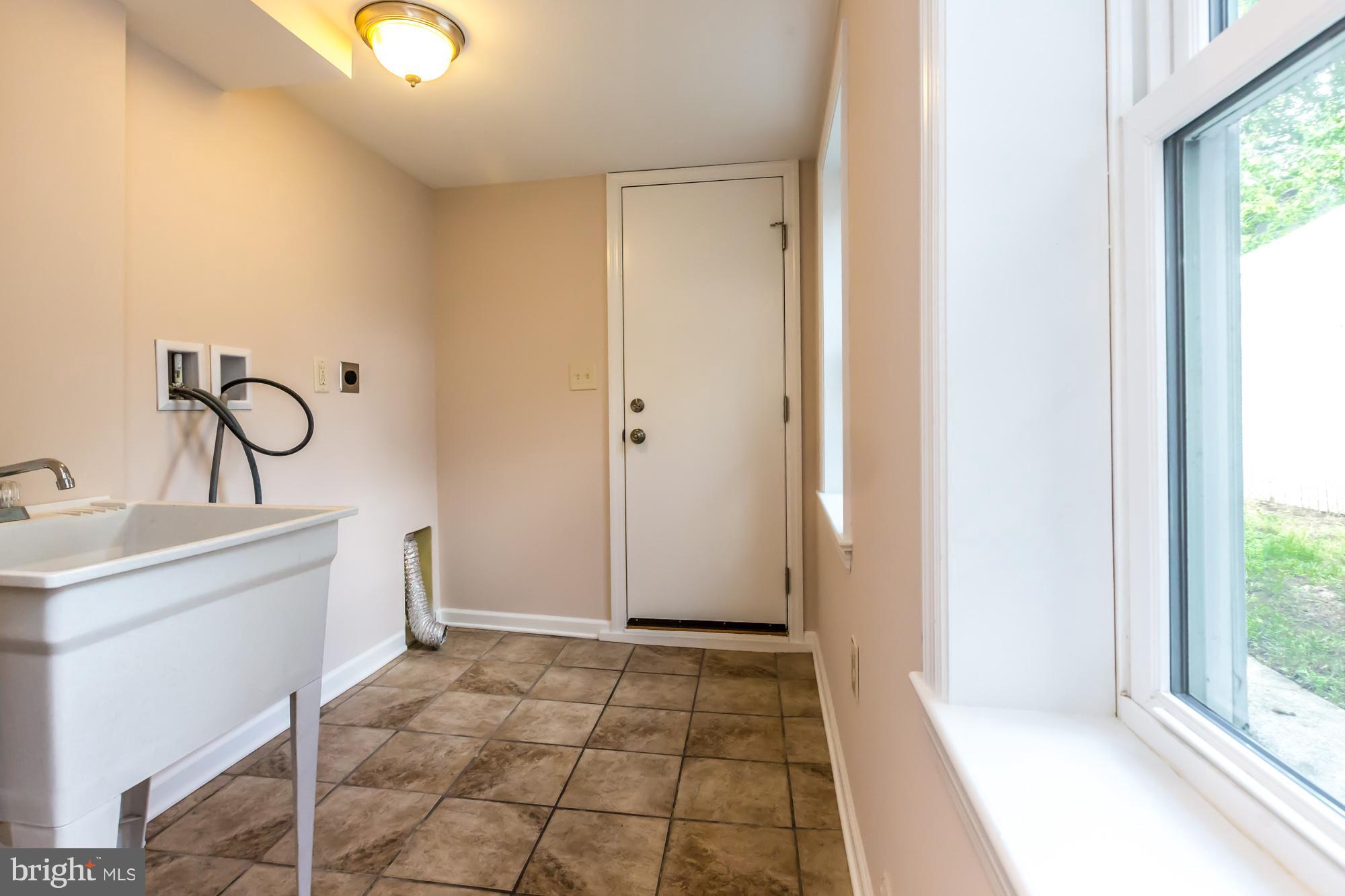 515 Poplar Street Lancaster, PA 17603 - Photo 14 of 36