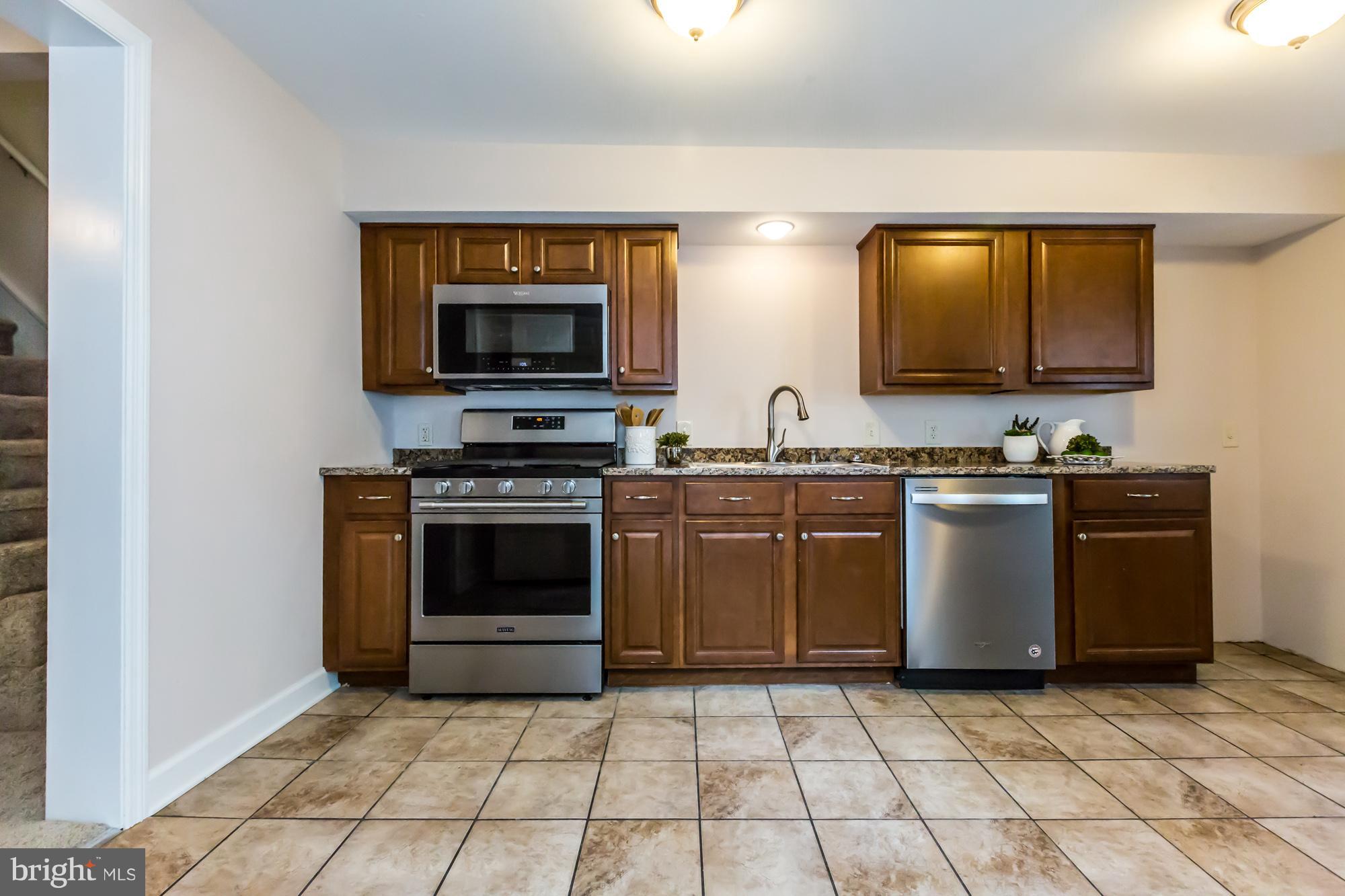 515 Poplar Street Lancaster, PA 17603 - Photo 10 of 36