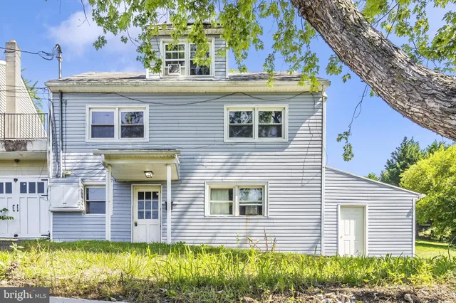 a view of a house with a small yard and plants