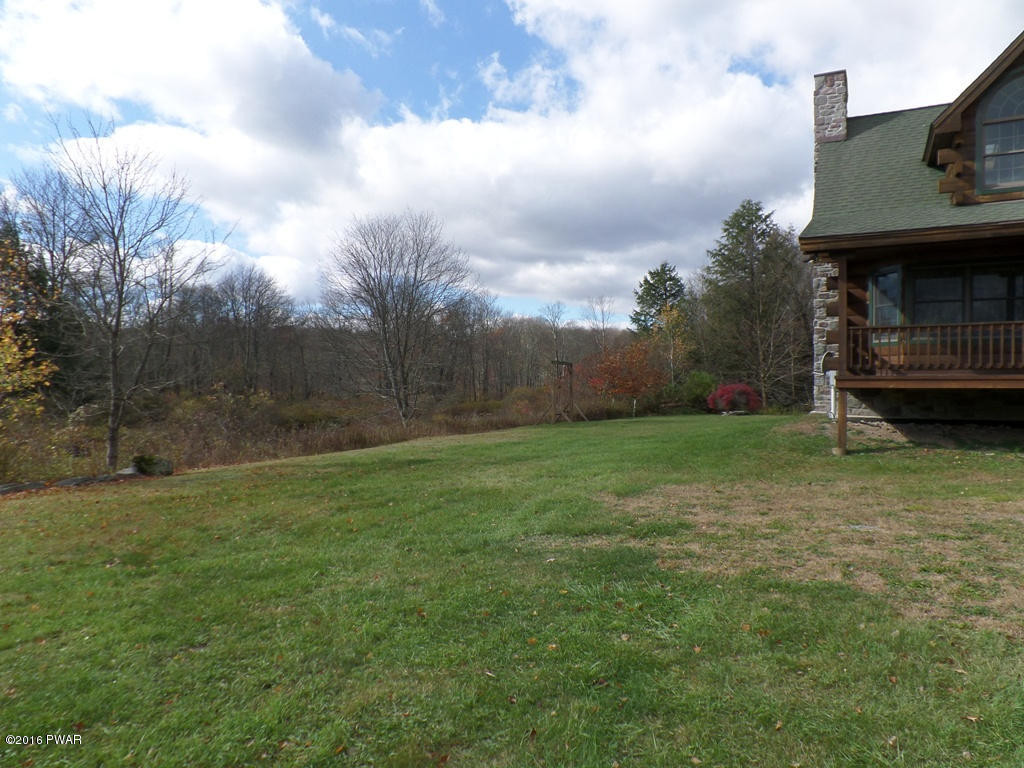 136 Sawmill Road Greentown, PA 18426 - Photo 33 of 40 Side Yard