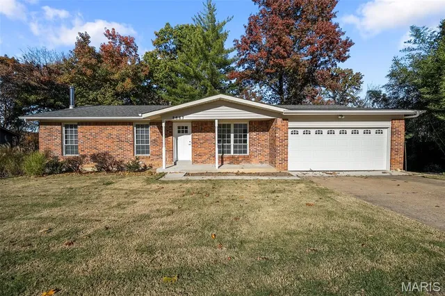 $342,900 | 2667 Apple Creek Drive, Oakville, MO 63129