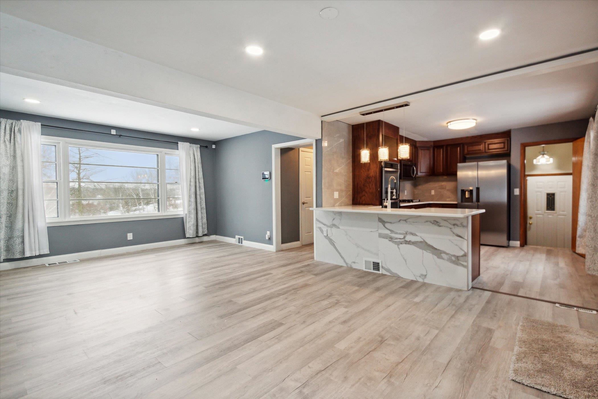 2427 Windsor Road Loves Park, IL 61111 - Photo 5 of 46 Gallery Image 5