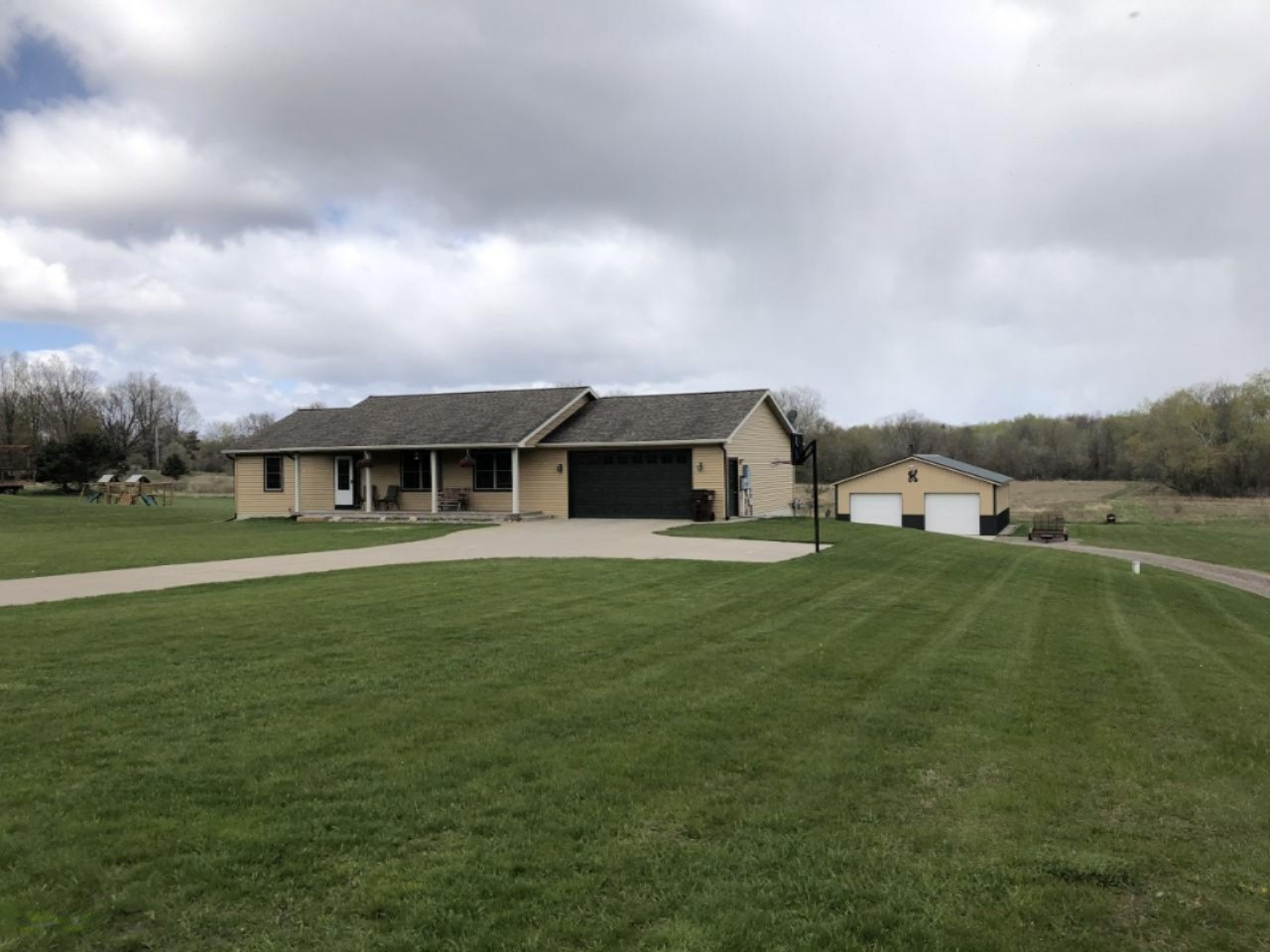 10182 Tamarack Road Lakeview, MI 48850 - Photo 1 of 27 thumbnail_IMG_3870