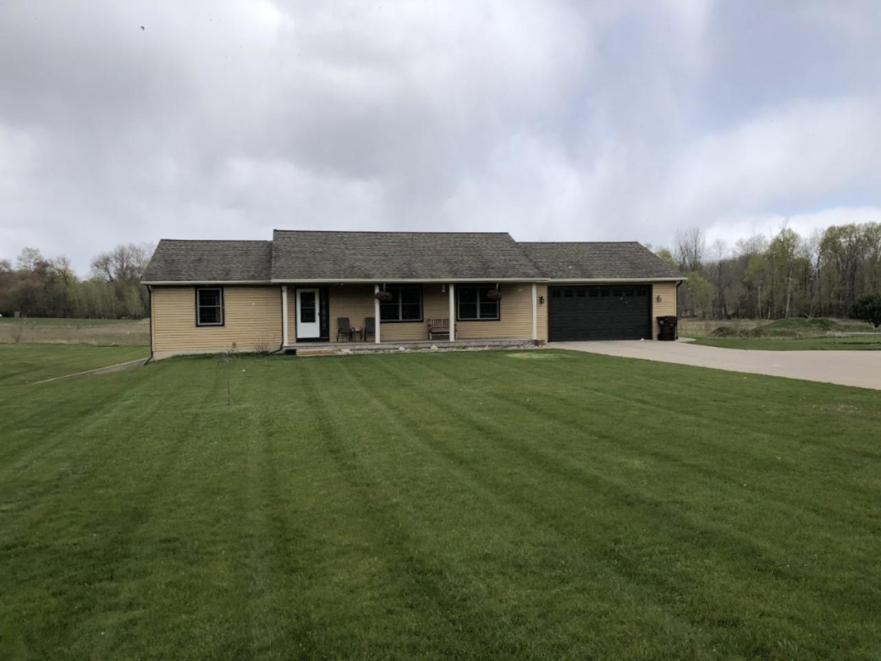10182 Tamarack Road Lakeview, MI 48850 - Photo 3 of 27 thumbnail_IMG_3869