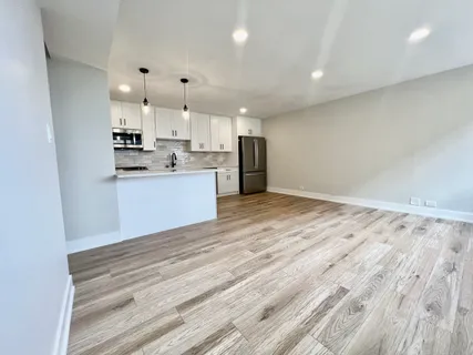 $2,700 | 3950 North Lake Shore Drive, Unit 1429E, Chicago, IL 60613
