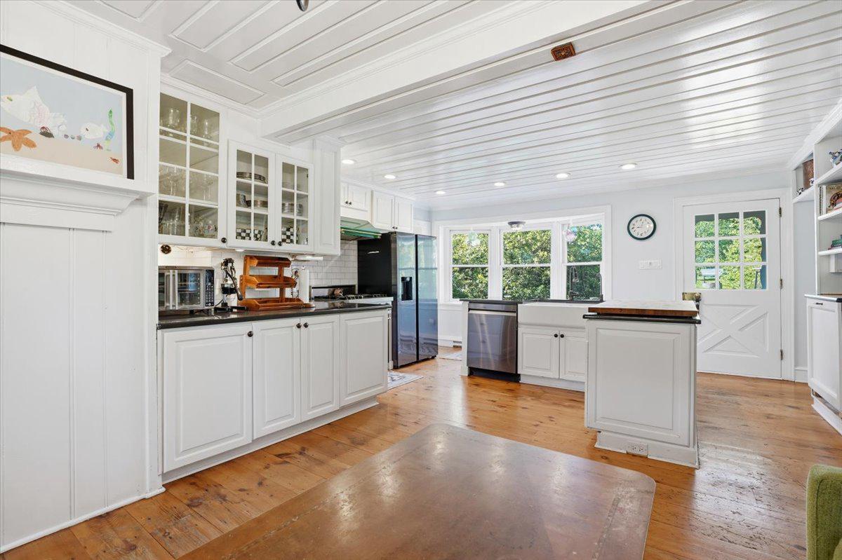 318 Welcome House Road Perkasie, PA 18944 - Photo 17 of 121 Reclaimed pumpkin pine floors