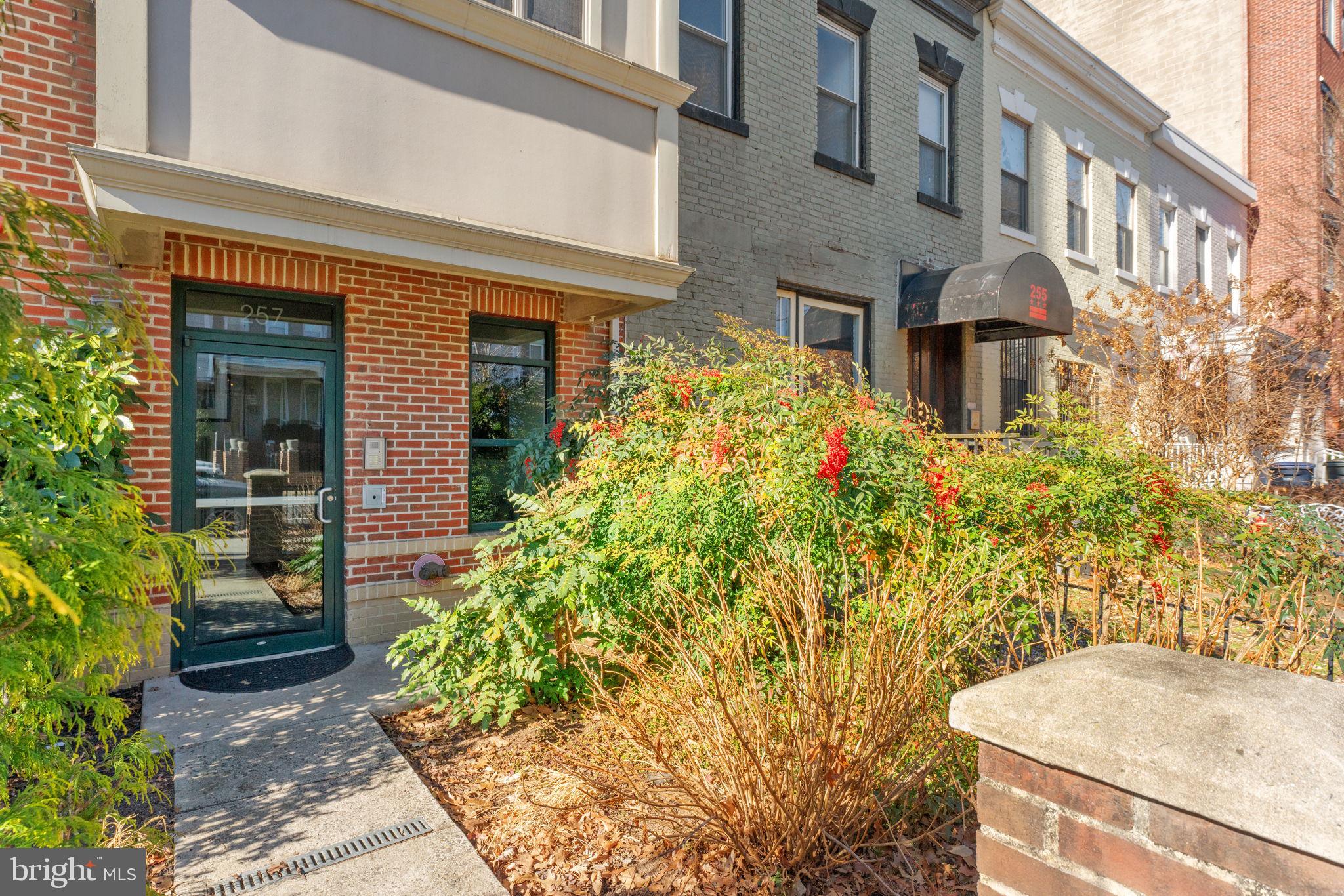 257 15th Street Southeast, Unit B Washington, DC 20003 - Photo 2 of 35
