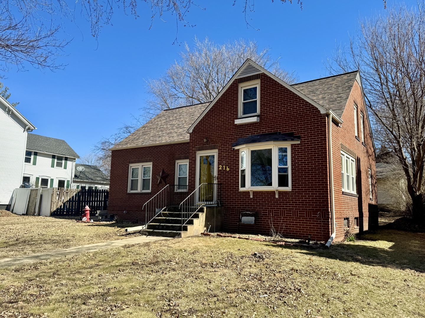 216 South Main Street Sheffield, IL 61361 - Photo 2 of 28 a front view of a house with a yard
