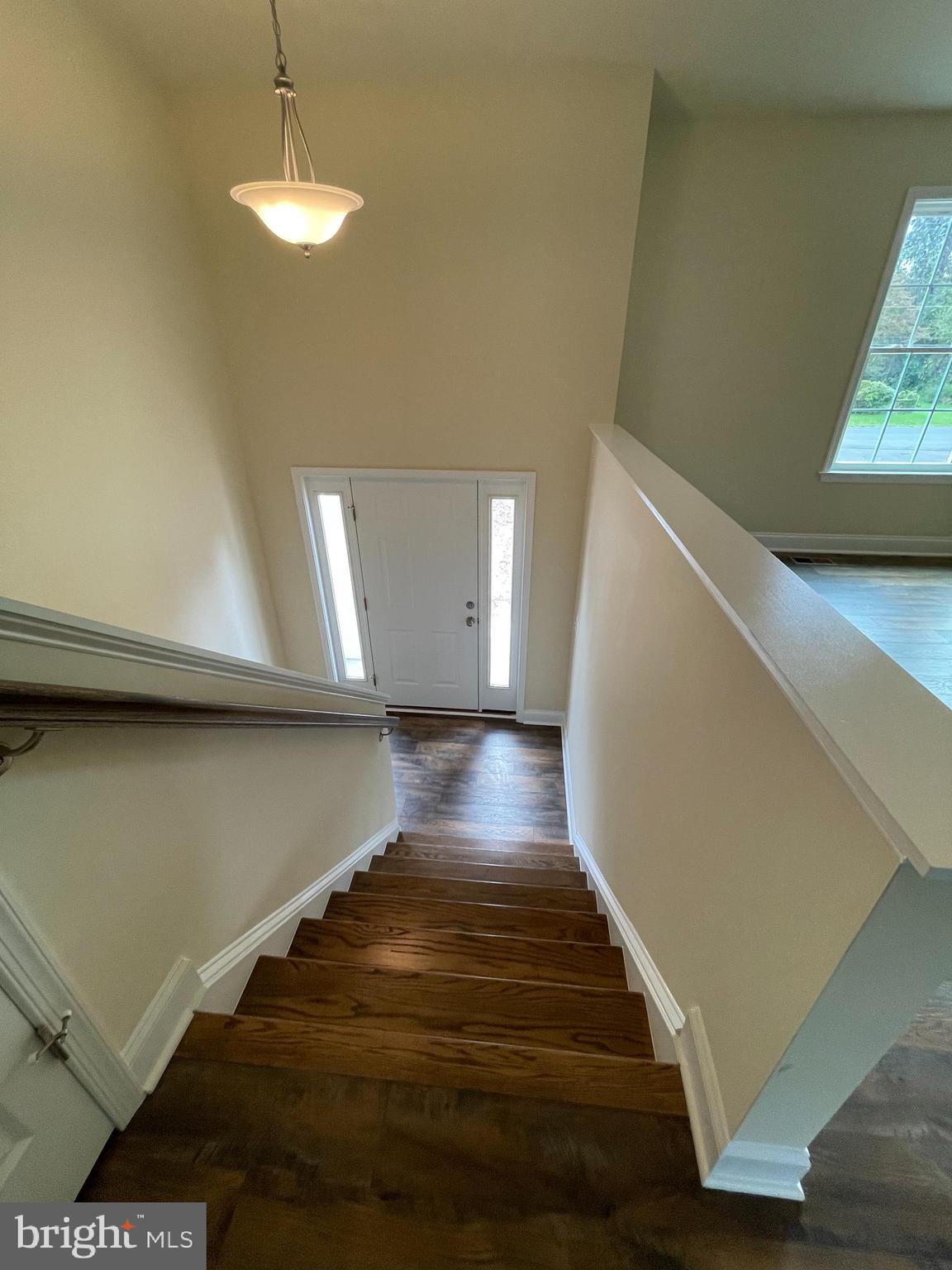 8112 Leland Road Manassas, VA 20111 - Photo 12 of 24 Split foyer with nice entry!