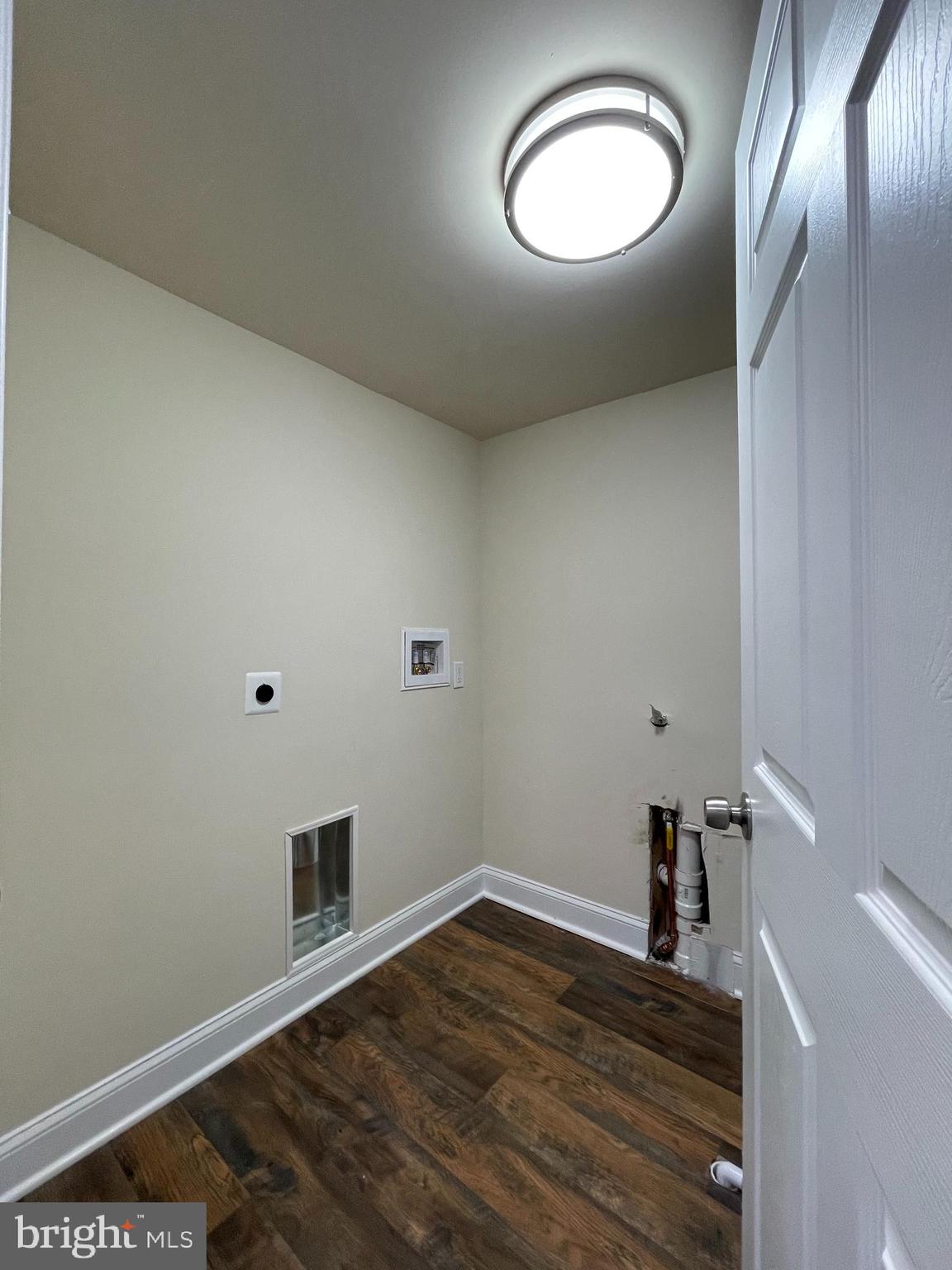 8112 Leland Road Manassas, VA 20111 - Photo 15 of 24 Laundry / Utility room
