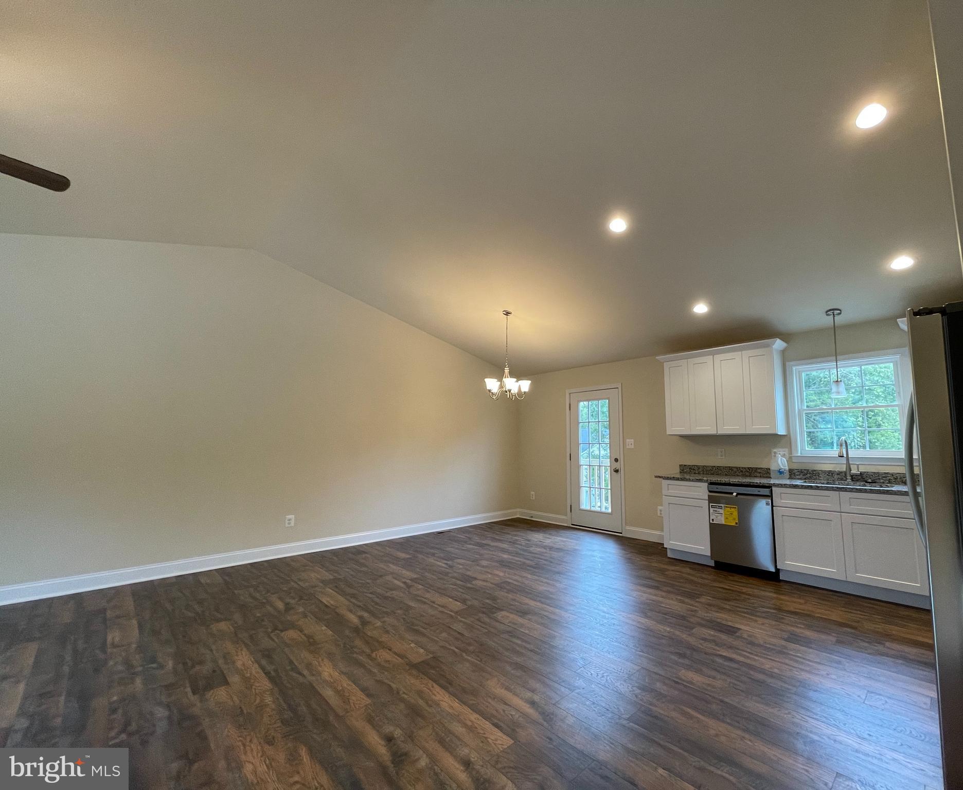 8112 Leland Road Manassas, VA 20111 - Photo 3 of 24 Dining area