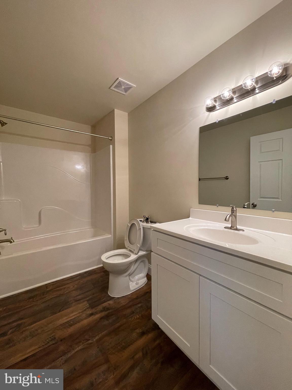 8112 Leland Road Manassas, VA 20111 - Photo 6 of 24 Upstairs main bath