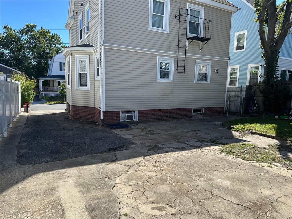 115 Ohio Avenue Providence, RI 02905 - Photo 7 of 35